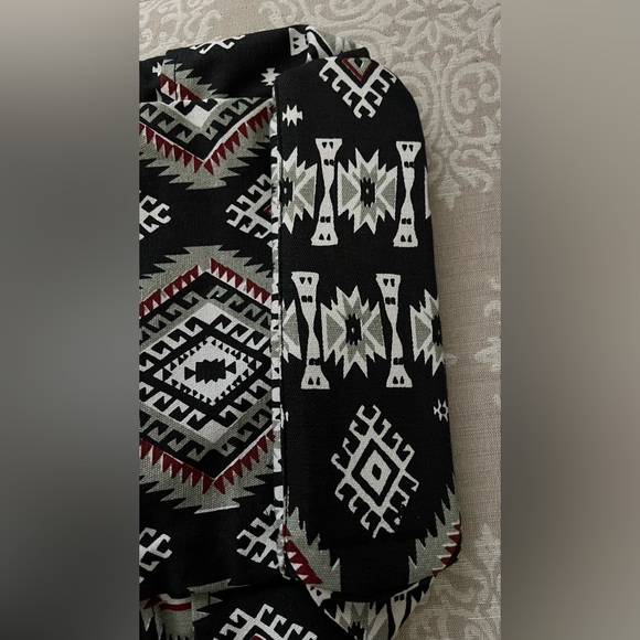 Nice Southwestern Pattern Zip Shoulder Bag - Picture 5 of 13